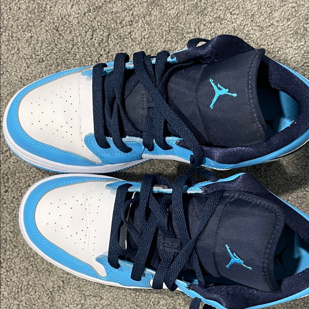 Nike Air Jordan 1 Lows UNC - Picture 6 of 6